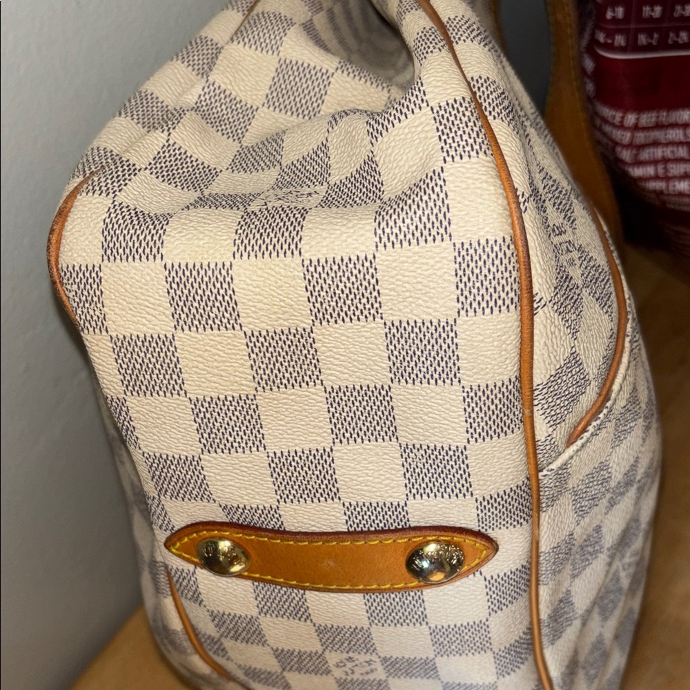 Louis Vuitton Damier Azur Shoulder Bag in Cream and Brown - Picture 4 of 9